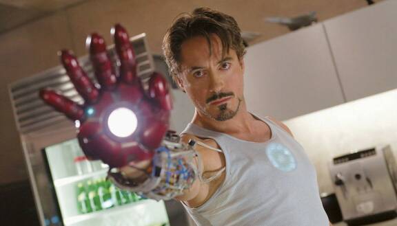 Robert Downey Jr. elokuvassa Iron Man (2008).