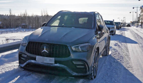Kuvassa nähdään Archie Cruzin auto, joka on Mercedes-Benz GLE 350.