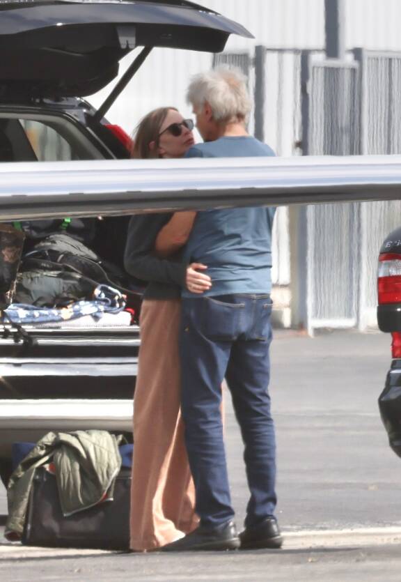 Harrison Ford ja Calista Lockhart lentokentällä