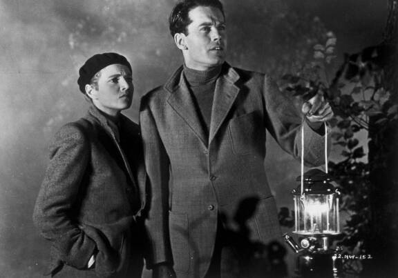 Ranskalaisnäyttelijä Annabella ja 31-vuotias Henry Fonda elokuvassa Mustalaisprinsessa. Hollywoodissa Henry nousi nopeasti tähdeksi, ja oli jo tehnyt kuusi elokuvaa tavatessaan Francesin.