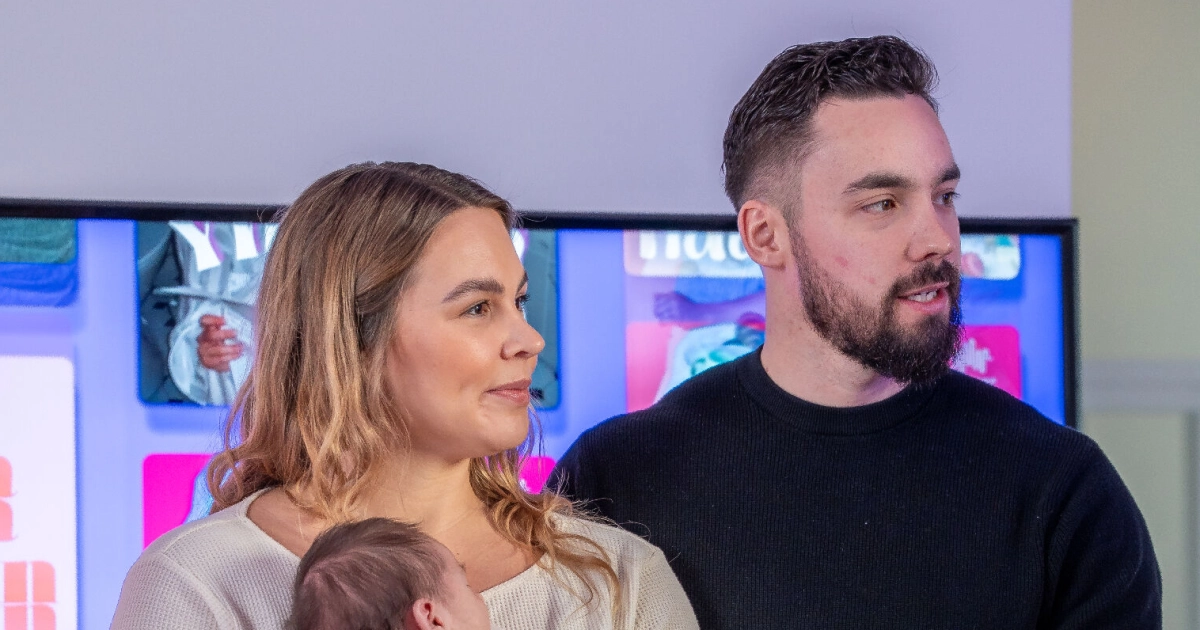 Eveliina Uosukaisen ja Joni Rintalan lapsen kastejuhla herätti keskustelua - Nimen salailu puhuttaa