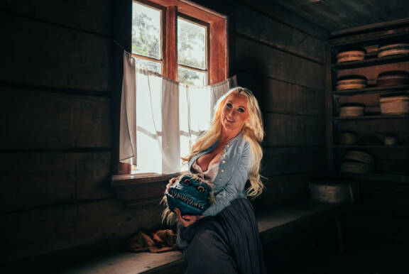 Ohjelmassa Susanna synnyttää Suomi-neitona pahamaineisen Para-henkiolennon.
