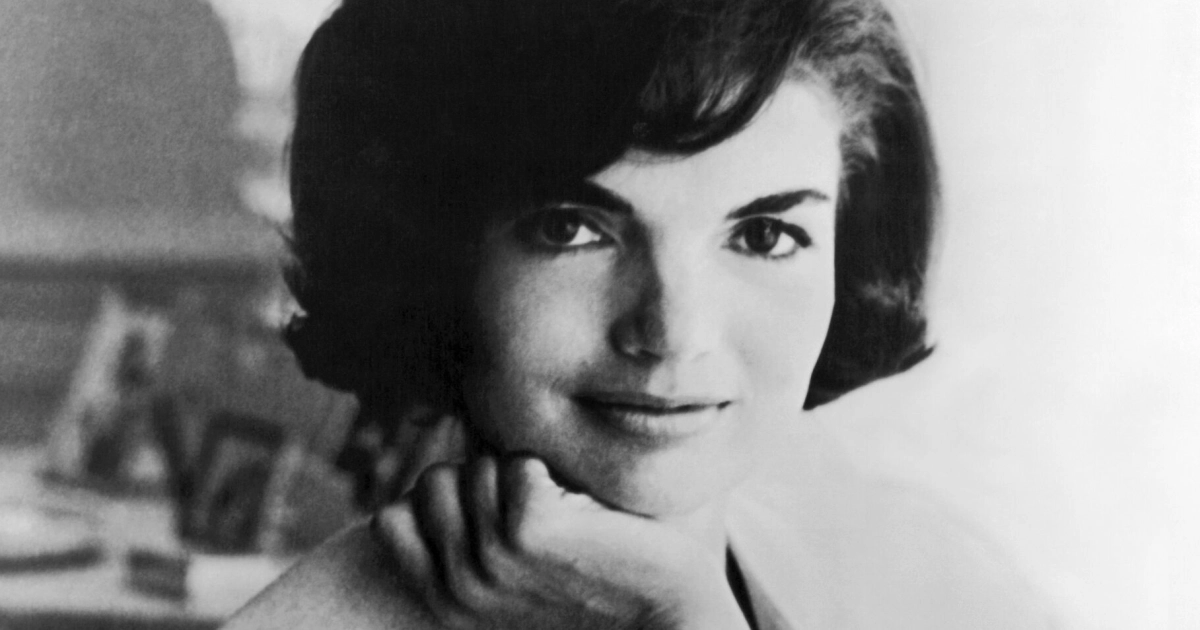 Yhdysvaltain ensimmäinen nainen Jacqueline Kennedy pysyi ammutun miehensä rinnalla loppuun asti.