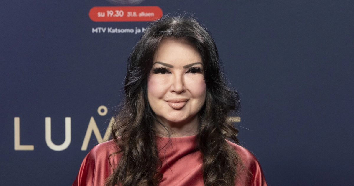 Elina Kanervalta isoja uutisia: valmistui lyhytterapeutiksi