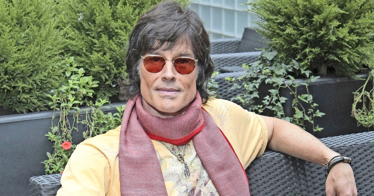 Ronn Moss ihastuttaa nuoruuskuvallaan: Fanit anelevat takaisin sarjaan