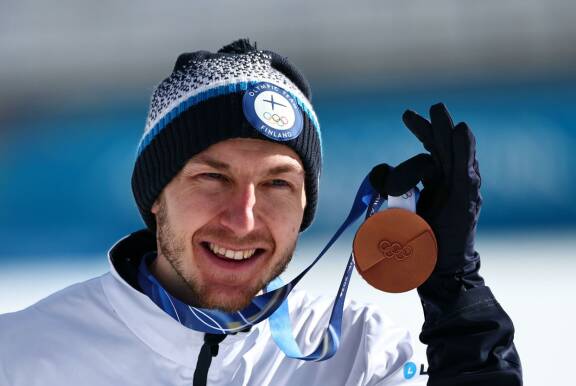 Suomen olympiakomitea maksoi olympiapronssista 20 000 euron palkintorahan. Hopeamitalista tuli 30 tonnia, mutta sen Ilkka ja Eero jakoivat keskenään.
