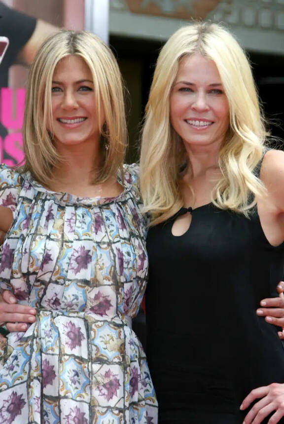 Kun kaikki oli vielä hyvin: Jennifer Aniston ja Chelsea Handler Los Angelesissä heinäkuussa 2011.