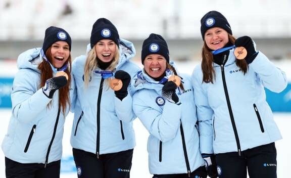 Krista ei mahtunut mukaan, kun Suomen viestinaiset juhlivat ensimmäistä olympiamitaliaan 12 vuoteen. Pronssijoukkueen muodostivat Jasmi Joensuu, Vilma Ryytty, Kerttu Niskanen ja Johanna Matintalo.