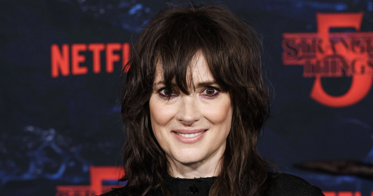 Winona Ryder Pariisissa: Stranger Things -tähti yllätti karussa tyylissään