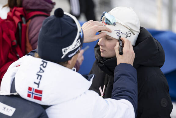 Myös lahtelaisyleisö syttyi Johanneksen ylivoimasta. Moni mieli mestarilta nimmarin ja yhteiskuvan.