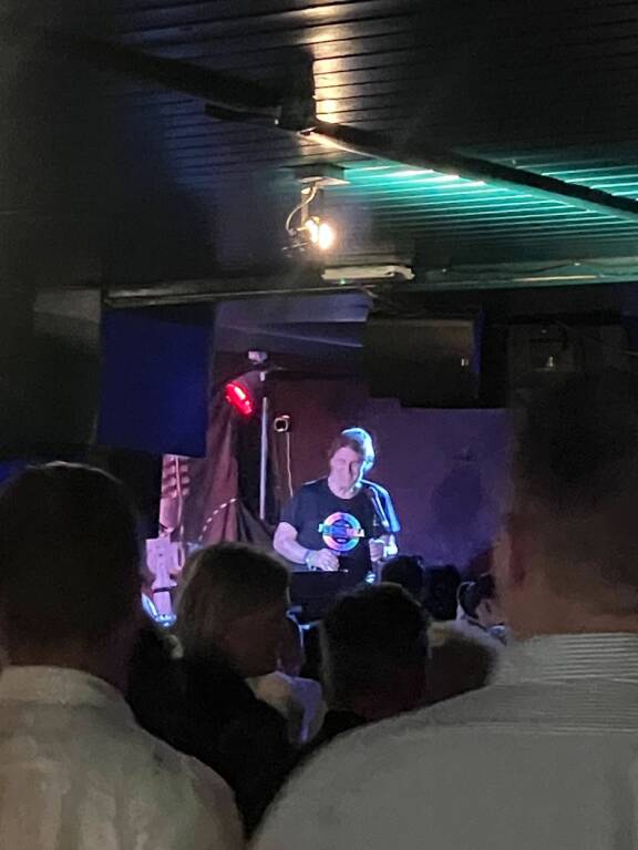 Frederik oli Kanarialla, mutta paidassa komeili Fuengirola.