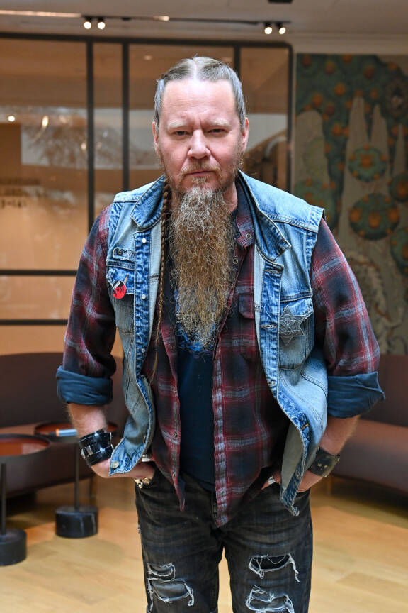 Tuimasta katseesta huolimatta Jouni on todellisuudessa vallan lempeä mies.