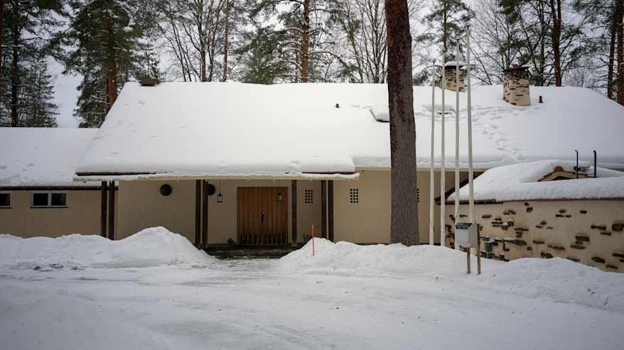 Leppiniemen vierasmaja Muhoksella talvella.