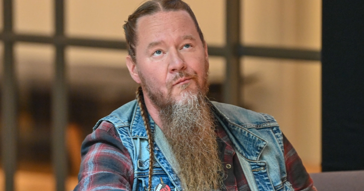 Oho! Jouni Hynynen koettelee Instagramin rajoja!