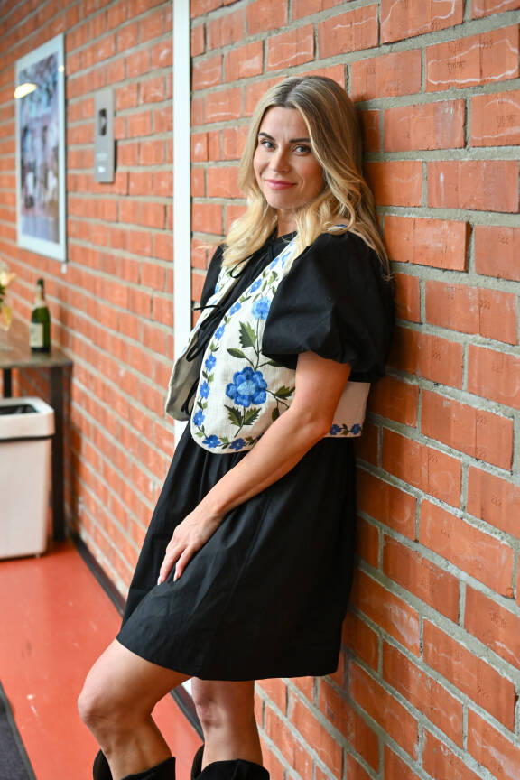 Vuonna 2014 Salkkareiden Eva Tammisen rooliin hypännyt Tiia jätti sarjan vuonna 2025. Tiia viihtyi Evan roolissa liki 11 vuoden ajan.