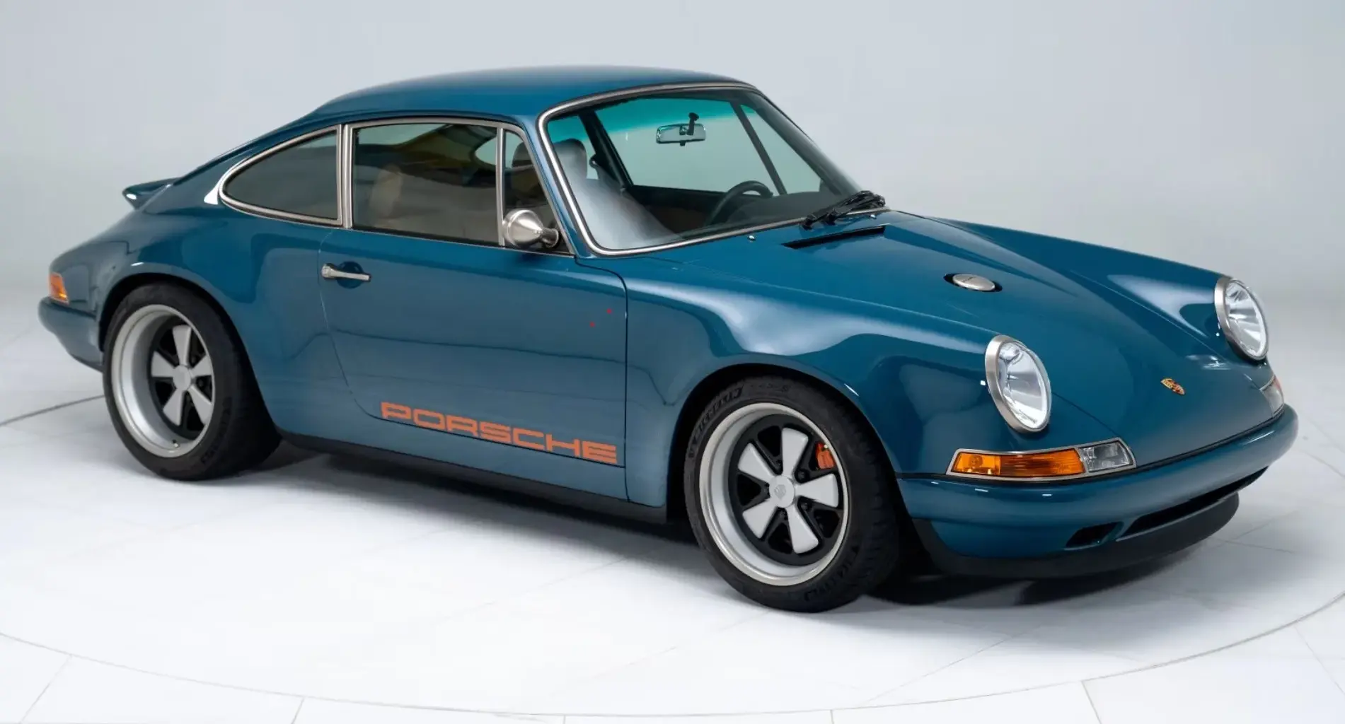 Pelkästään tämän Singerin lisävarusteet maksavat enemmän kuin uusi Porsche 911 GT3