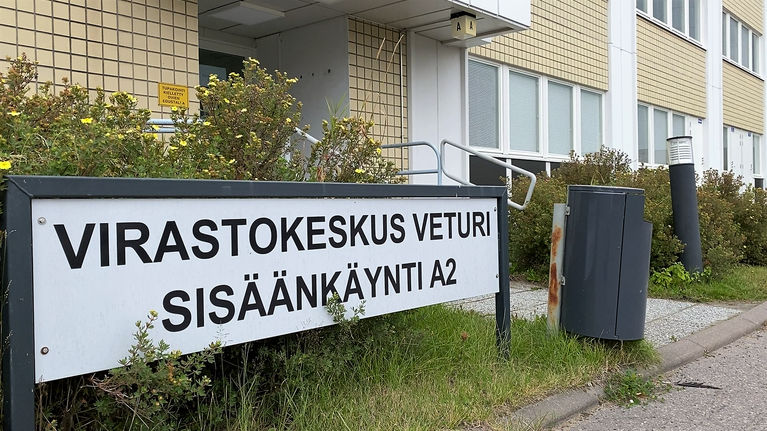 Virastokeskus Veturi ulkoa päin kuvattuna.