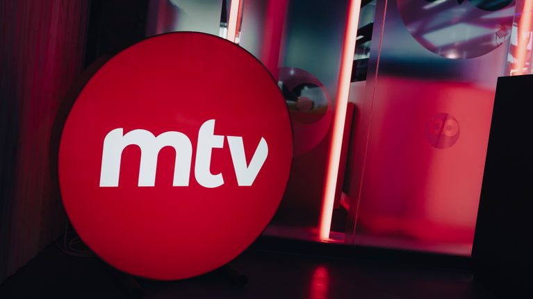 MTV3:n tunnus valomainoksessa.