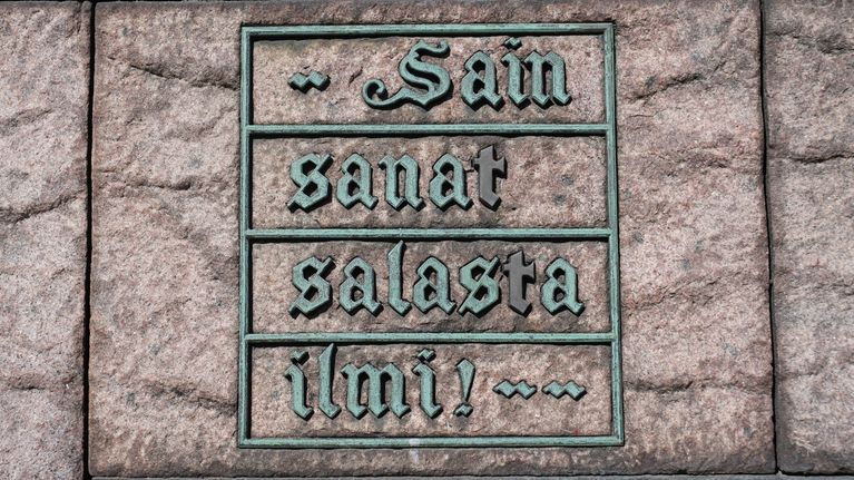 Emil Wikströmin Elias Lönnrotin muistomerkki.