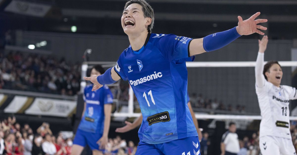 Tuomas Sammelvuo astelee Japanin lentopallogaalaan räätälin ompelemassa puvussa – unelmien sopimus toi heti mestaruuden | Urheilu