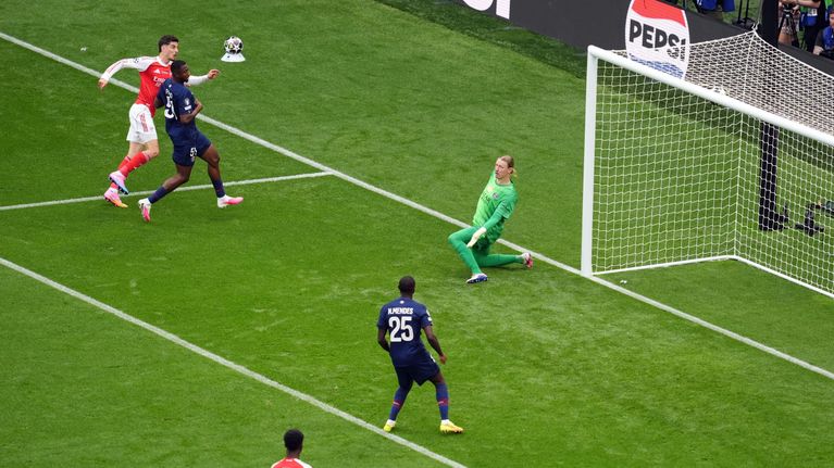 Kai Havertz tekee maalin PSG:tä vastaan.