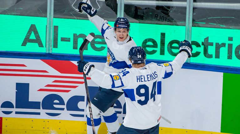Patrik Puistola ja Konsta Helenius juhlivat.