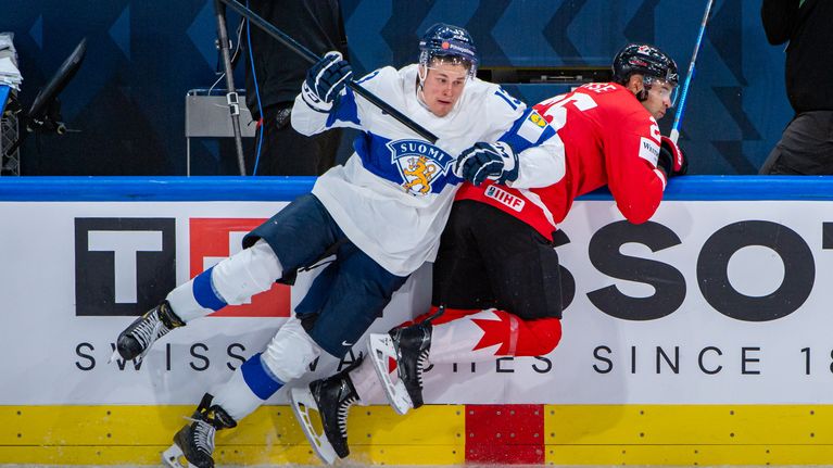 Puljujärvi taklaamassa Darnell Nursea.