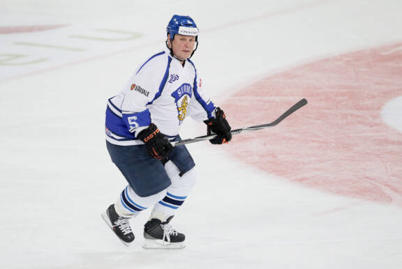 Juti aateloitiin vuonna 2003 numerolla 132. Jääkiekkoleijonaksi.