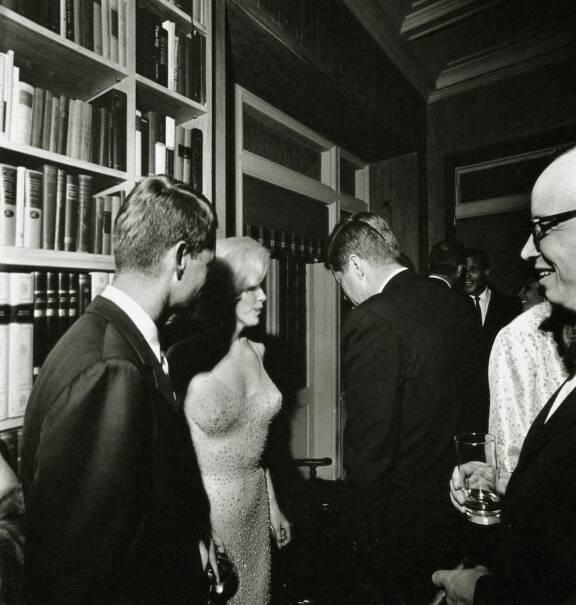 Marilyn Monroe, Robert Kennedy, John F. Kennedy, 1962.