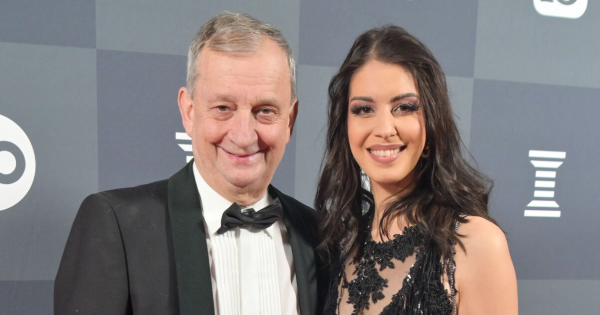 Hjallis Harkimo ja Jasmine Pajari matkustivat lemmenlomalle - katso salakuvat!