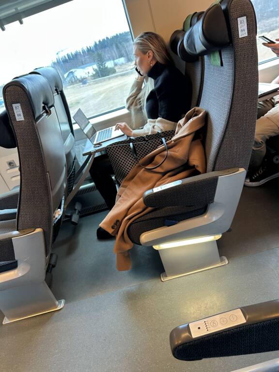 Maisa Torppa matkusti junalla Tampereelle maaliskuussa.