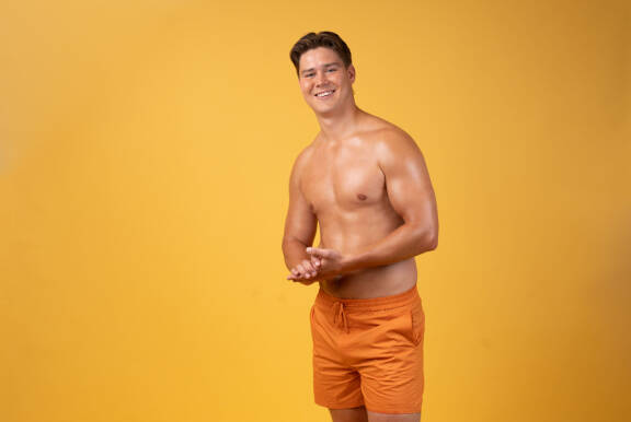 Love Island Suomi, Ilmari shortseissa.