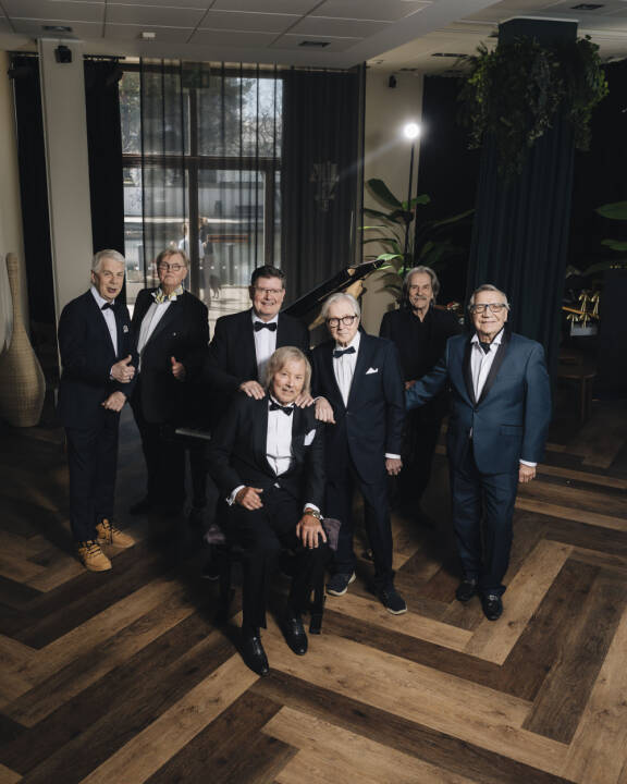 Frederik näkee, että Danny ja kiertueen taustalla häärivä Joona Jalkanen ovat syy siihen, miksei hänen halukkuuttaan kiertueelle kysytty lainkaan.