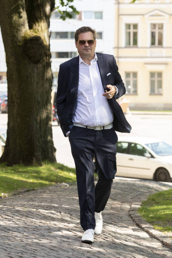 Jeti on lähes Tony Halmeen tapainen suunpieksijä.