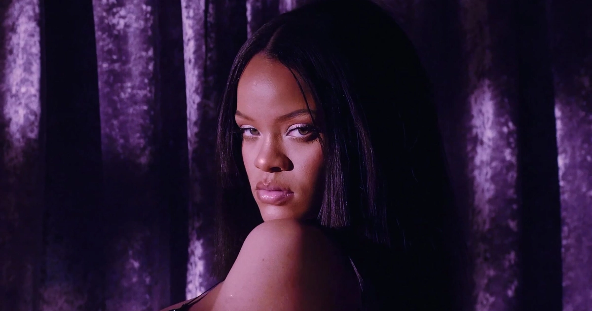 Rihannan poseeraa todella rohkeissa kuvissa alusvaatemerkkinsä luomuksissa