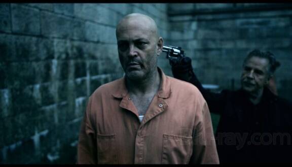 Vince Vaughn ja Don Johnson elokuvassa Brawl in Cell Block 99.