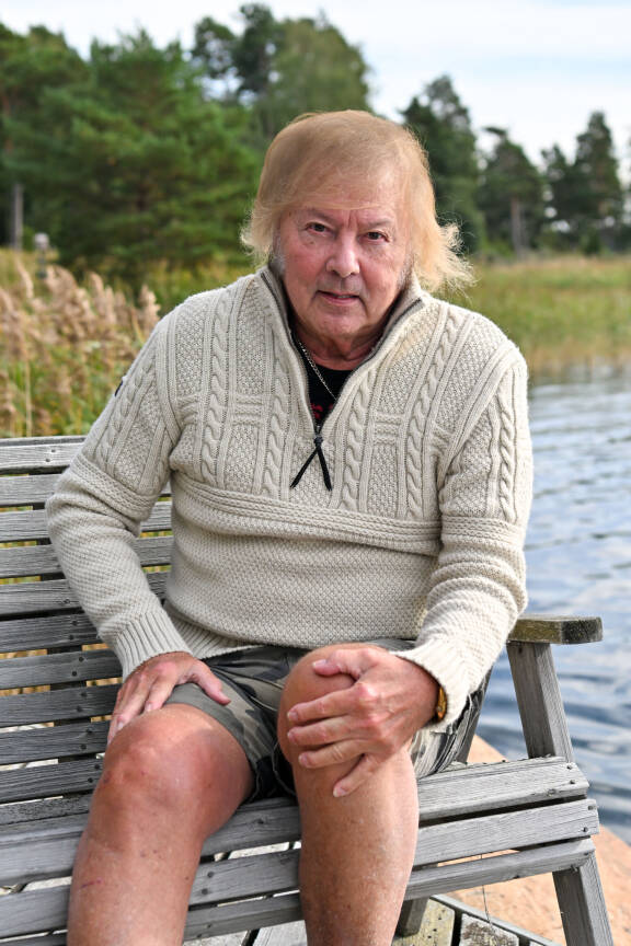 Syksyllä 2024 Danny odotteli kovissa kivuissa pääsyä polvileikkaukseen, joka onneksi onnistui.
