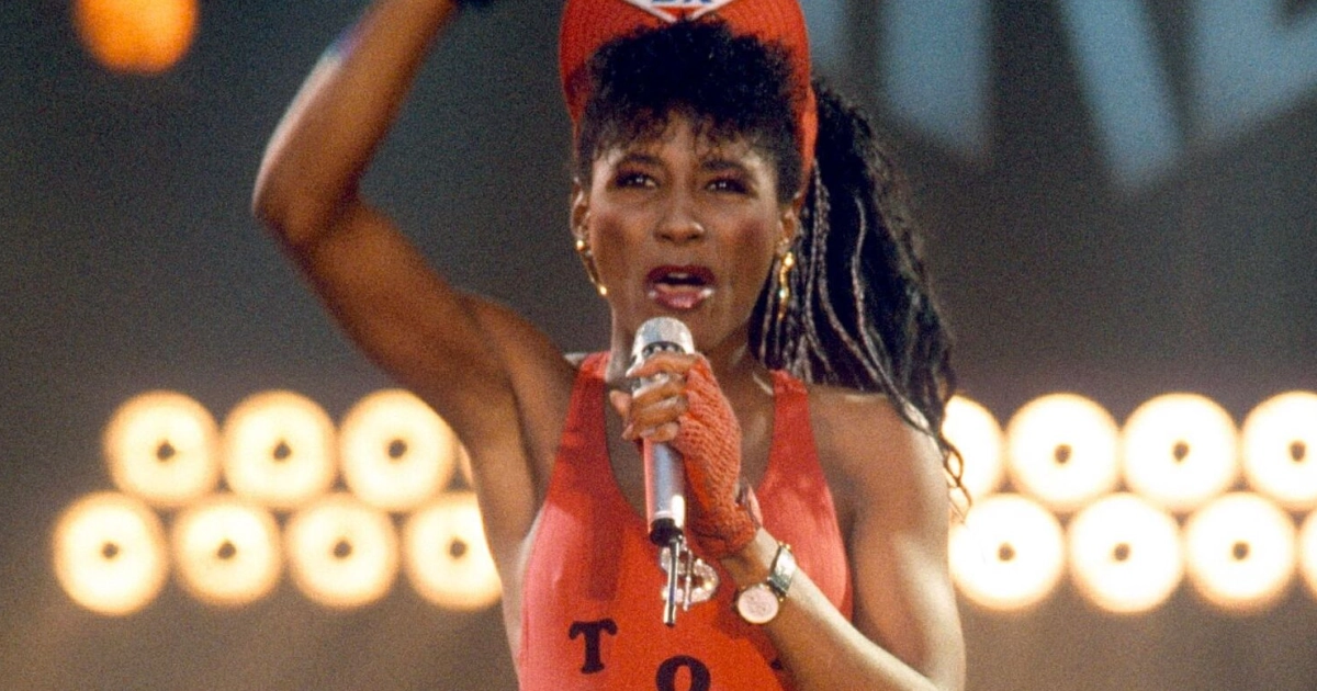 Sinitta: Kasaritähti, Pastori ja Uusi Rakkaus – Katso Miltä Hän Näyttää 62-vuotiaana