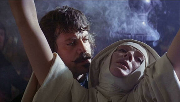 Oliver Reed ja Vanessa Redgrave elokuvassa The Devils.