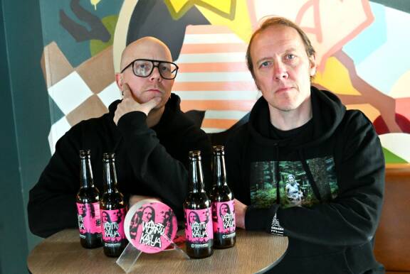 Toni nautiskelee nykyään alkoholia sivistyneesti, Sipe puolestaan ei juo tippaakaan.