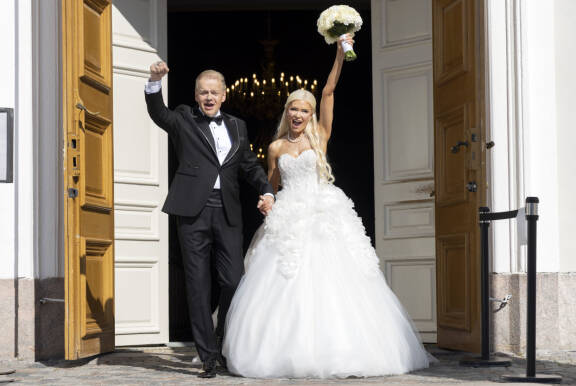 Viime kesänä fiilis oli täysin toinen, kun Kurre Westerlund and Jenna Välikangas menivät naimisiin.
