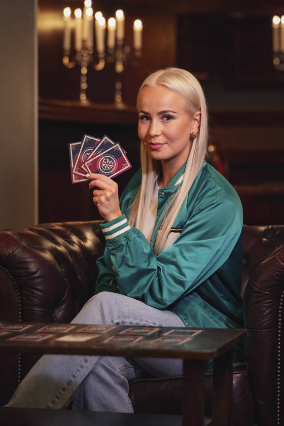 Anni uskoi, että linnan petolliset olivat Jussi Ridanpää ja Amanda Harkimo.