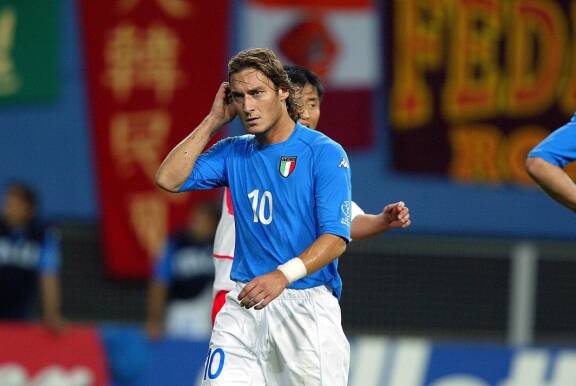 Rasvasiko Francesco Totti todella Jethron selän? Asia, johon tuskin koskaan saadaan täyttä varmuutta.