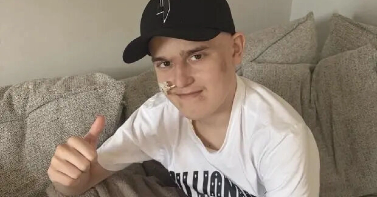 Jack Douglas, 15, kärsi jalkakivusta. Häneltä löytyi luusyöpä