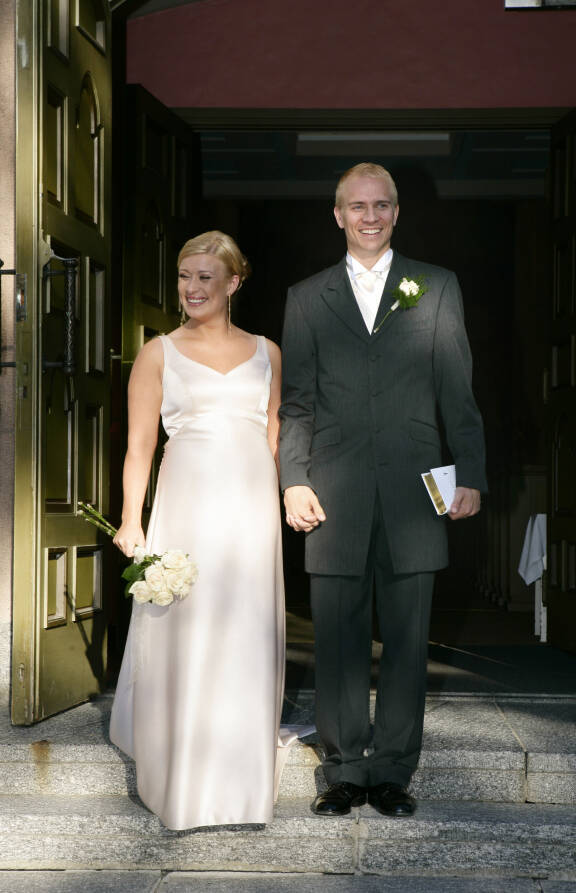 Kirsi ja Kalle avioituivat vuonna 2006. Myös Kalle on toiminut aiemmin MTV:n urheilu- ja uutistoimittajana.