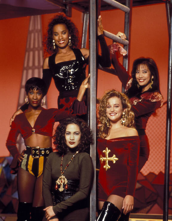 JLon rinnalla tanssahtelivat Lisa Marie Todd, Carrie Ann Inaba, Cari French ja Deidre Lang. Kuva vuodelta 1992.