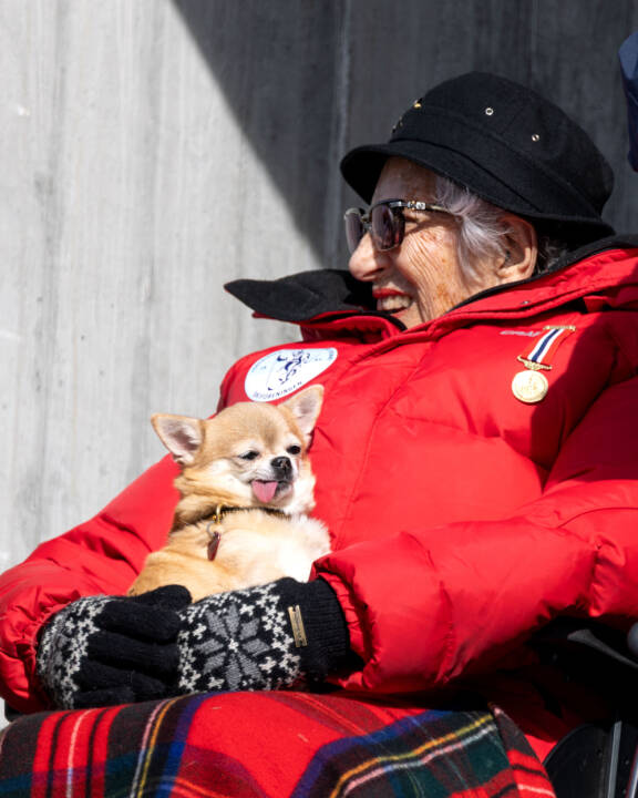 Pikkuinen Wilma on tuttu näky Astridin sylissä.