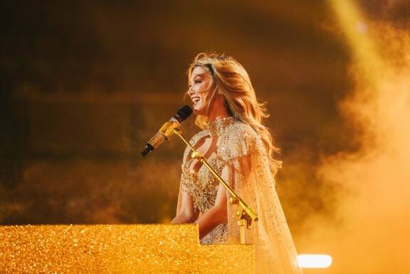 Delta Goodrem Euroviisujen toisessa semifinaalissa.