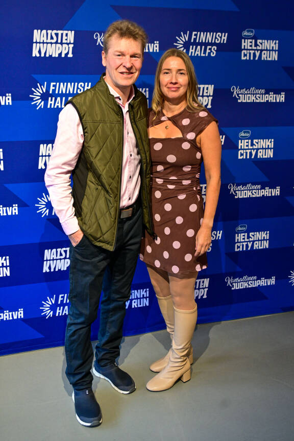 Toni Nieminen ja Janet Kulmala viihtyivät käsikynkässä lähestulkoon koko urheiluillan ajan.