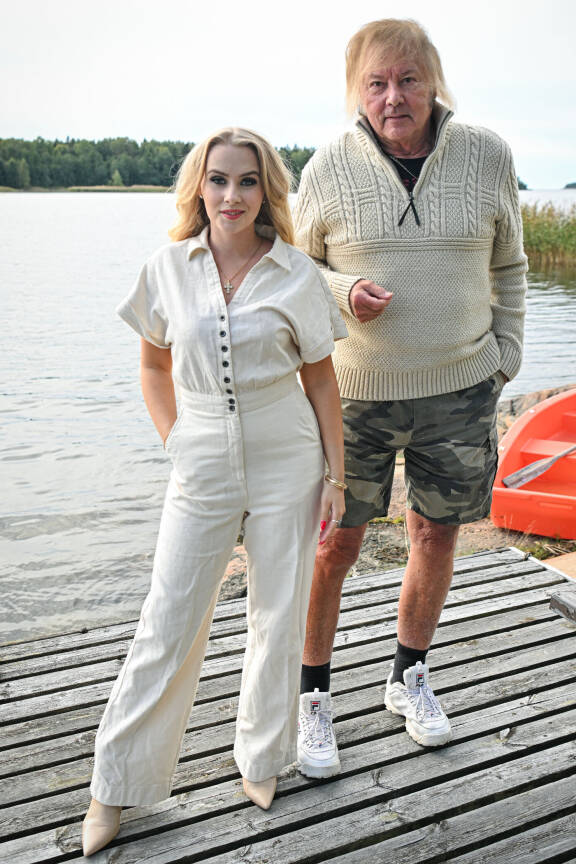 Helmi ja Danny viettävät kesäänsä Raumalla.